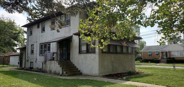 view of front of property featuring a front lawn and stucco siding