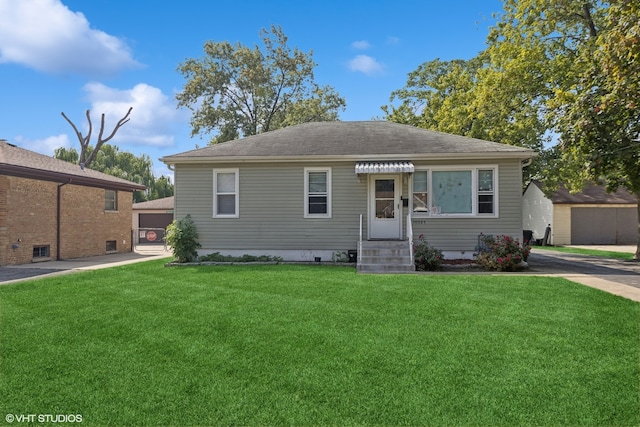 view of front of house with a front lawn and a garage