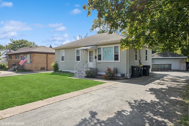 view of front of property with a front lawn