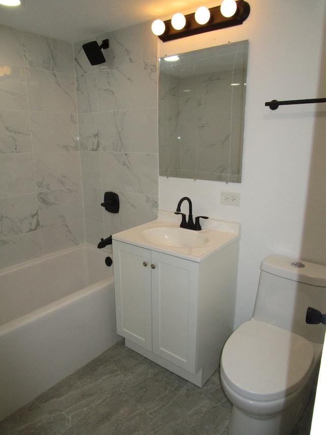 full bathroom with tiled shower / bath, vanity, and toilet