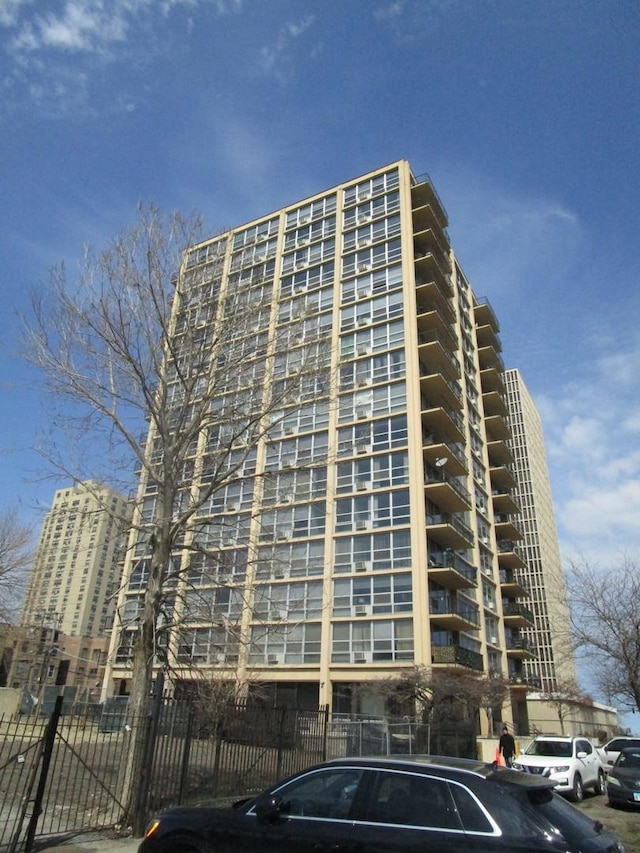 6730 S S Shore Dr Unit 1001, Chicago, IL 60649 - view of property featuring fence
