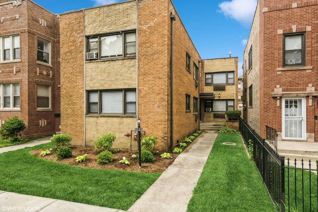 view of side of property featuring a lawn