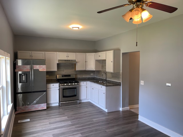 kitchen featuring stainless steel appliances, sink, dark hardwood / wood-style floors, ceiling fan, and tasteful backsplash