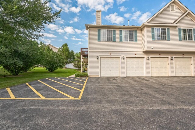 view of front of house featuring a front yard and a garage