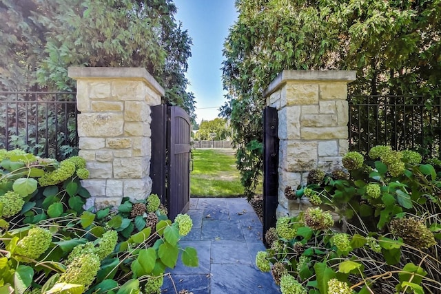 4108 N Paulina St, Chicago, IL 60613 - gate with fence