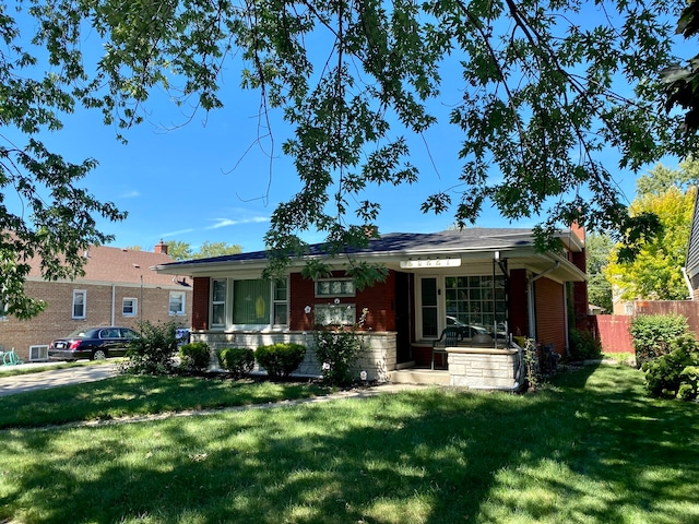 view of front of home featuring a porch and a front lawn