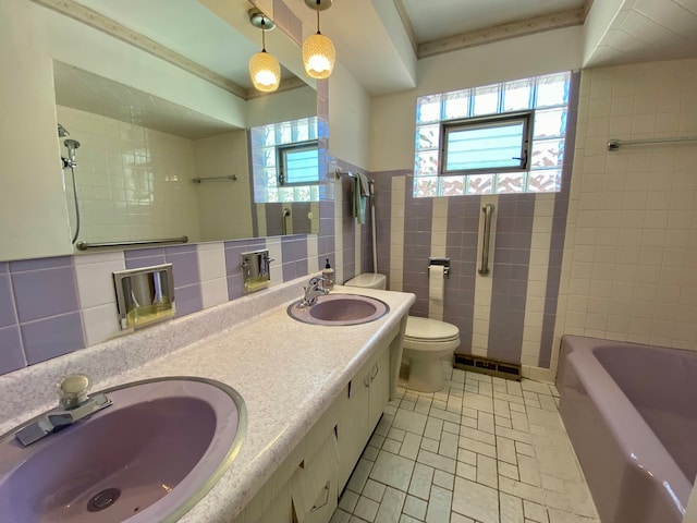 full bathroom featuring plenty of natural light, tile walls, toilet, and decorative backsplash