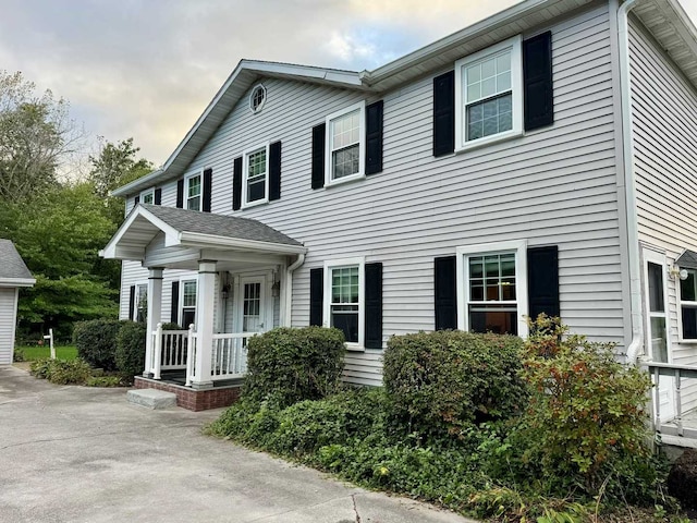 view of front of property featuring a porch