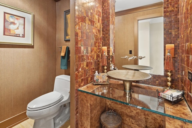 1040 N Lake Shore Dr Unit 9A, Chicago, IL 60611 - bathroom featuring toilet