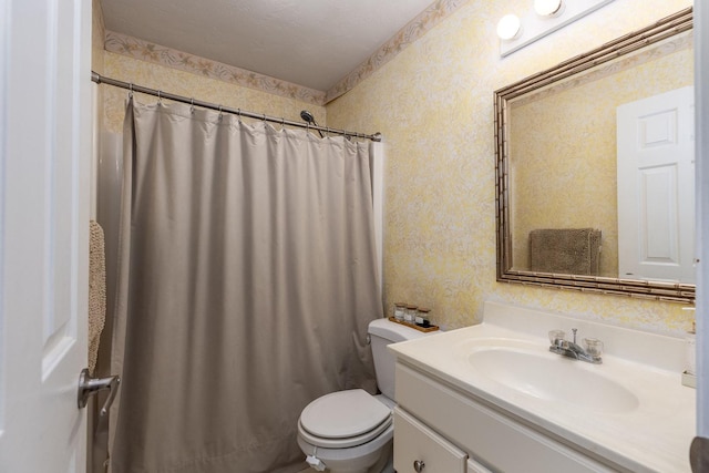 full bath with a shower with shower curtain, vanity, toilet, and wallpapered walls