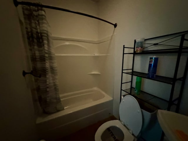 bathroom featuring toilet and shower / tub combo with curtain