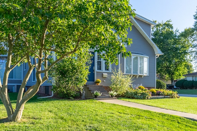 view of front of property with a front lawn