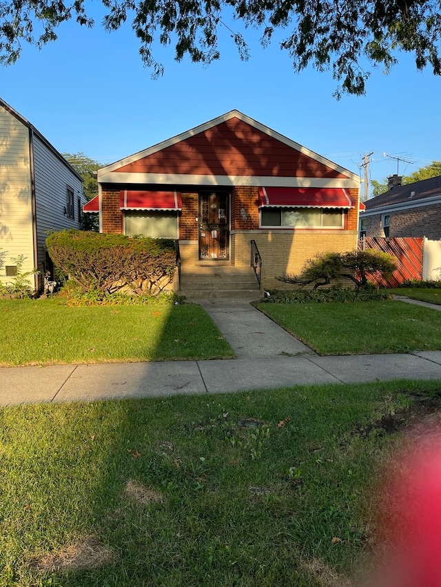 view of front of house with a front lawn