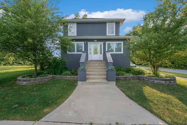 view of front of house featuring a front lawn