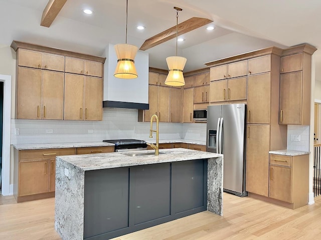 kitchen with a center island with sink, sink, appliances with stainless steel finishes, beamed ceiling, and light hardwood / wood-style floors