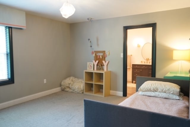 living area with carpet floors