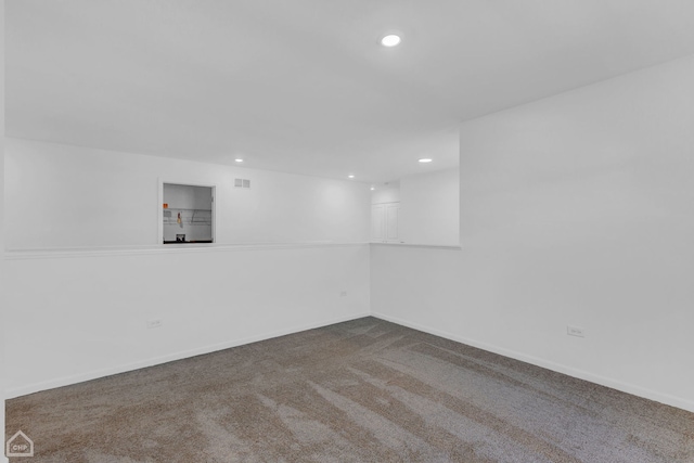 unfurnished room featuring carpet