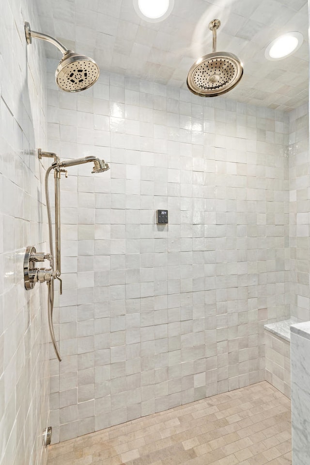 bathroom featuring a tile shower