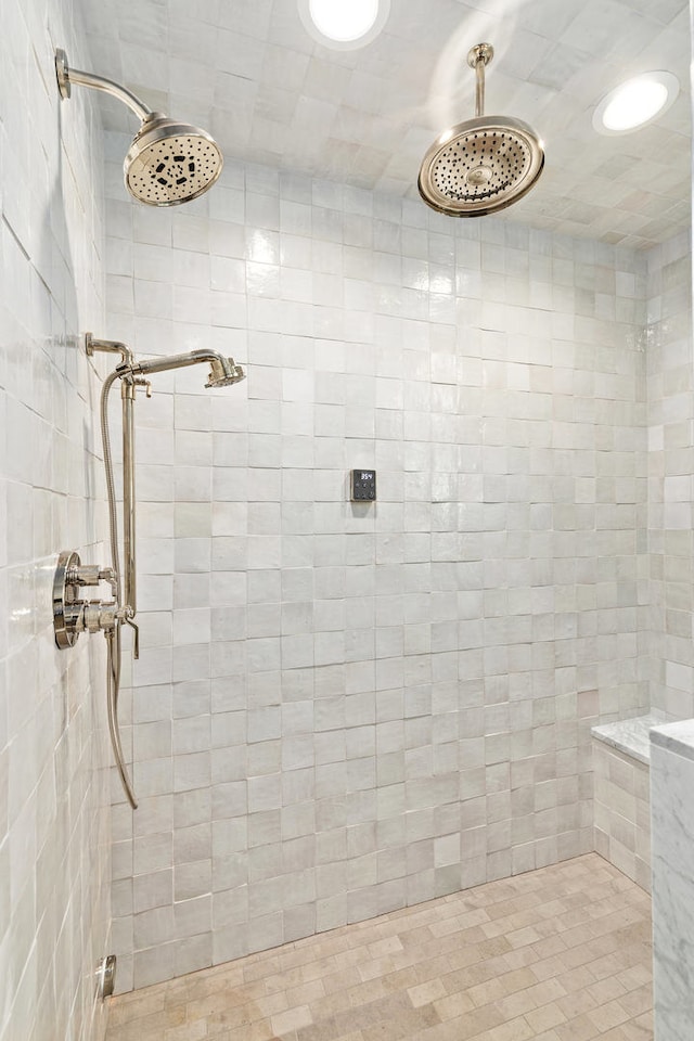 185 E Oneida Ave, Elmhurst, IL 60126 - bathroom with a tile shower