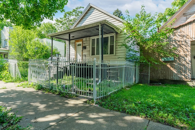 bungalow featuring a front yard