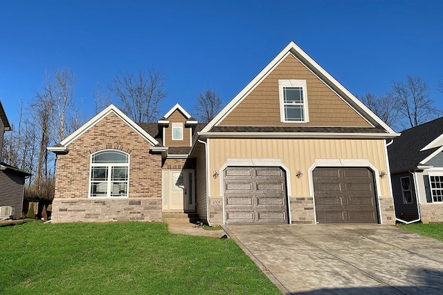 view of front of home featuring driveway, a garage, and a front lawn