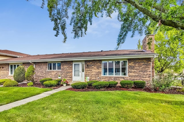 single story home featuring a front lawn