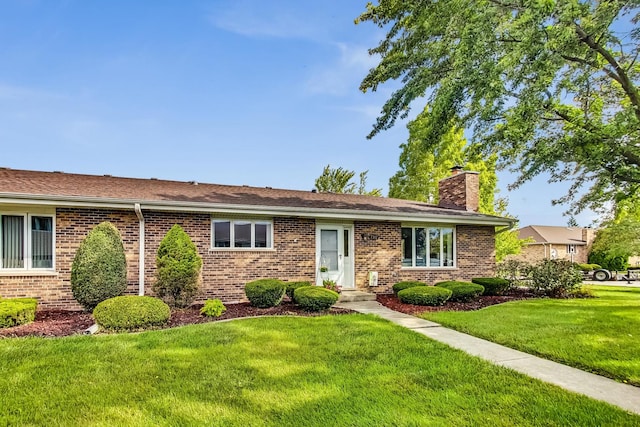 ranch-style house featuring a front yard