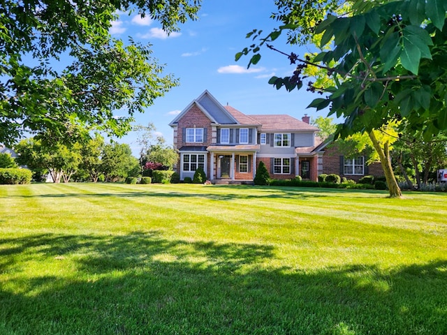 view of front of home featuring a front lawn