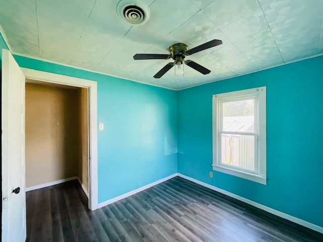 unfurnished room featuring dark hardwood / wood-style flooring and ceiling fan