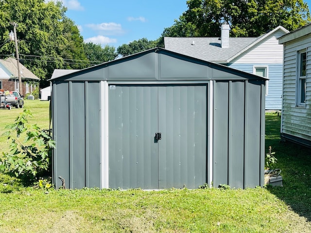 view of outdoor structure featuring a yard