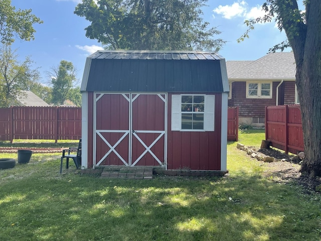 view of outdoor structure featuring an outbuilding and fence