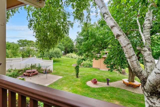 view of yard with a patio