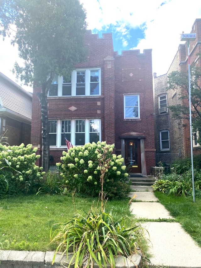 view of front of property with a front lawn