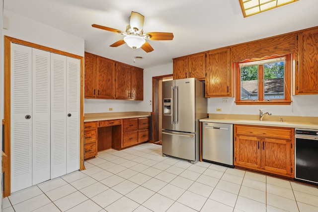 kitchen with light tile patterned floors, sink, stainless steel appliances, and ceiling fan