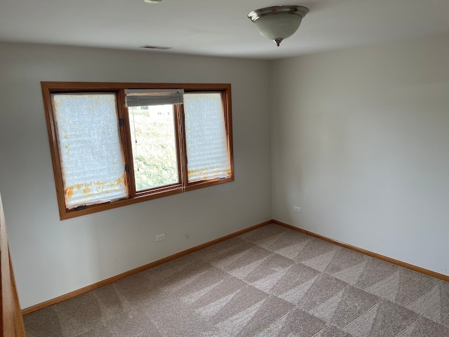 unfurnished room featuring carpet flooring