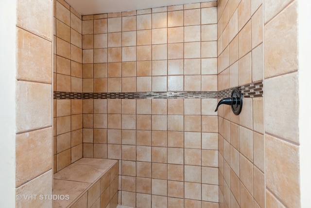 bathroom featuring tiled shower