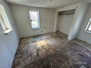 unfurnished bedroom featuring a textured ceiling