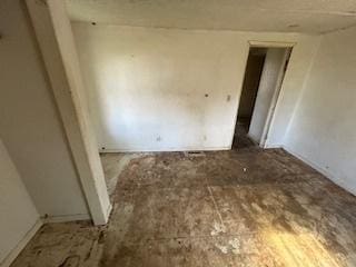 472 Hillcrest Dr, Creve Coeur, IL 61610 - view of empty room