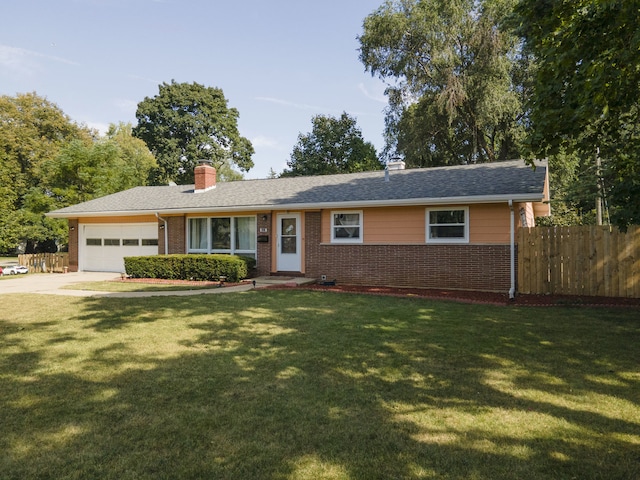 ranch-style home featuring a front lawn