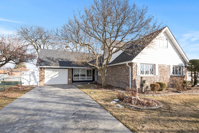 view of front of home featuring a garage and a front yard