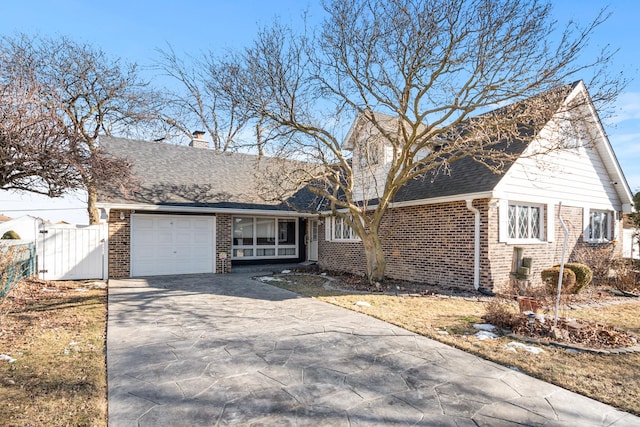 view of front facade featuring a garage