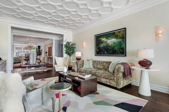 living room featuring crown molding, a notable chandelier, and dark hardwood / wood-style flooring