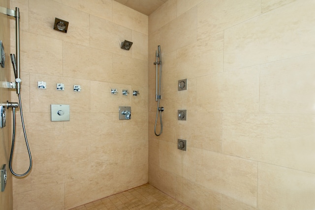 bathroom with a tile shower