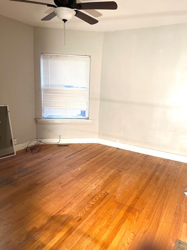 empty room featuring light wood-type flooring and ceiling fan