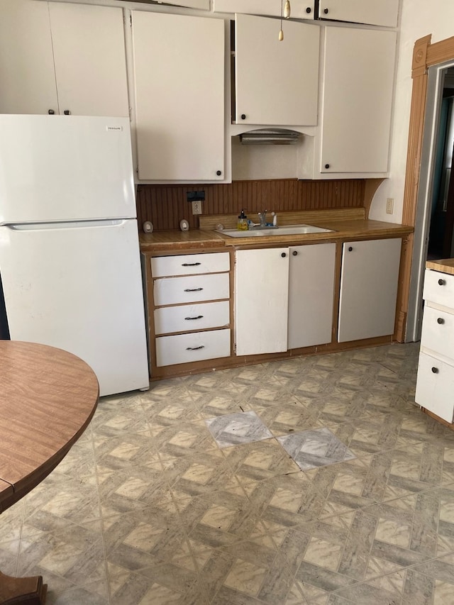 627 Hennepin St, Lasalle, IL 61301 - kitchen featuring a sink, freestanding refrigerator, dishwasher, light floors, and white cabinets