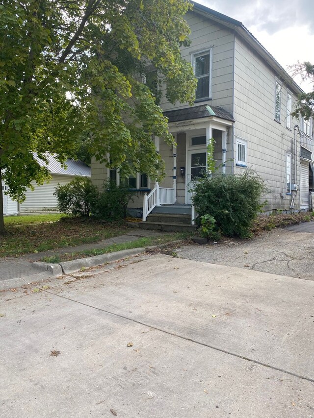 view of front facade with covered porch