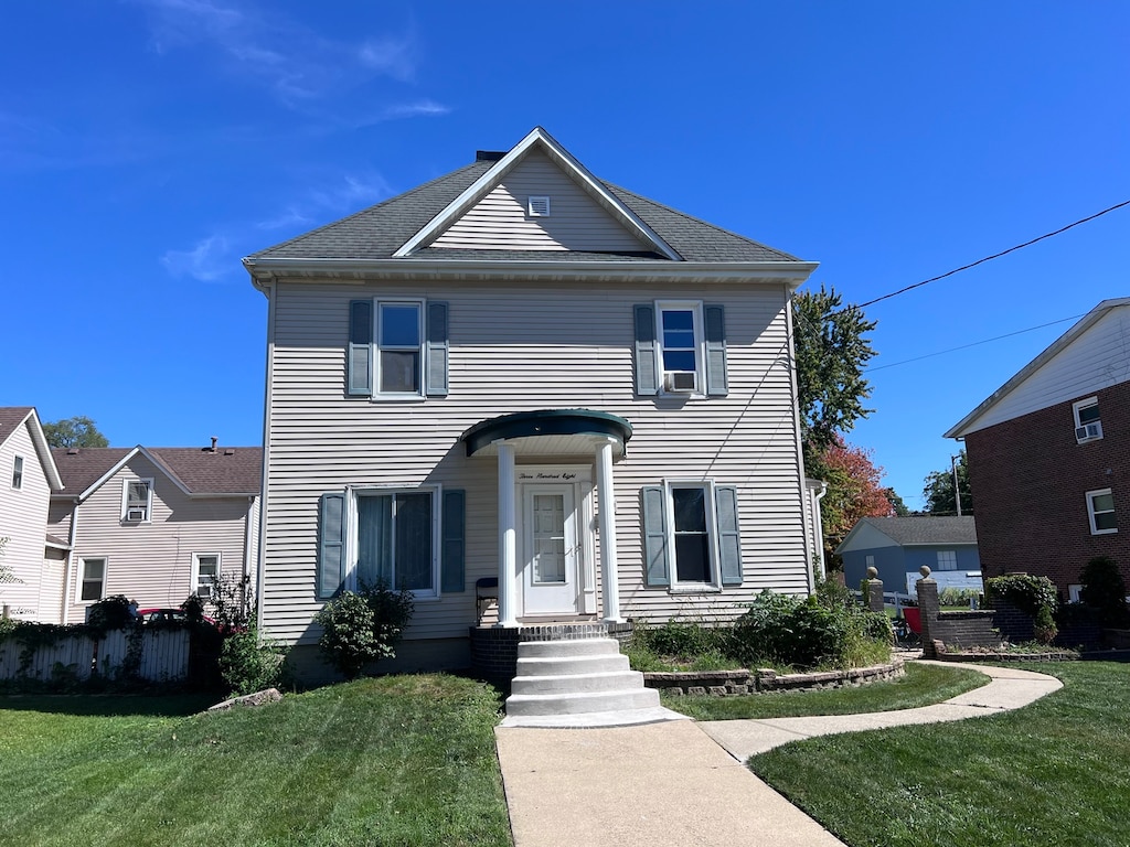 view of front of property with a front lawn