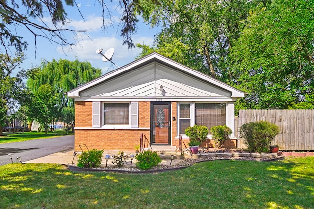 view of front of property with a front lawn