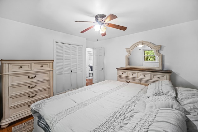 bedroom featuring dark wood-type flooring, ceiling fan, and a closet
