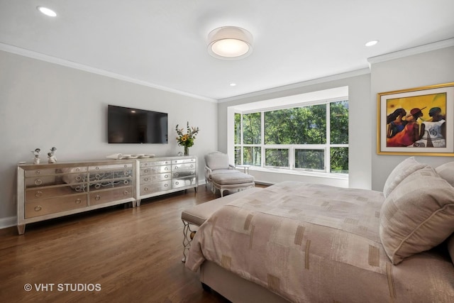 bedroom with crown molding, recessed lighting, wood finished floors, and baseboards